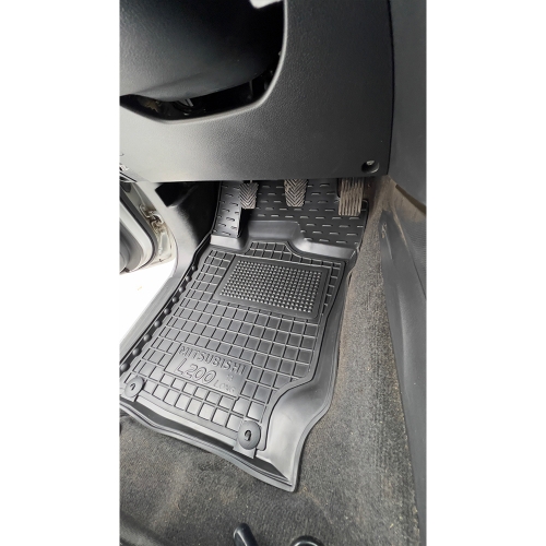 салону полiуритановi  MITSUBISHI L 200 (комплектація 