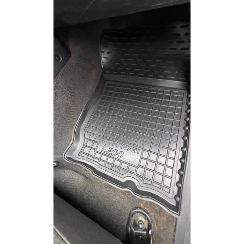 салону полiуритановi  MITSUBISHI (Міцубісі) L 200 (комплектація 