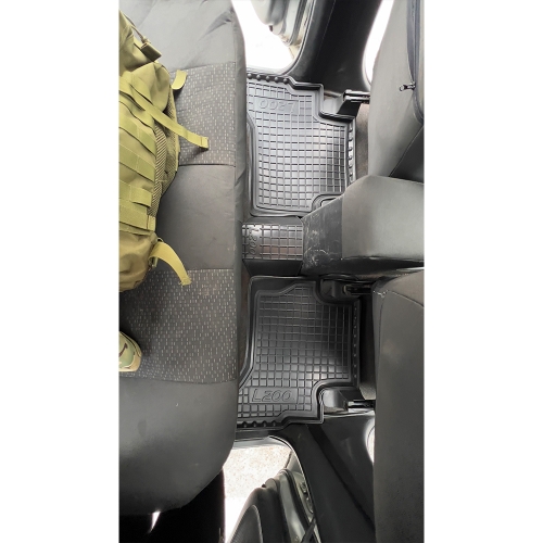 салону полiуритановi  MITSUBISHI (Міцубісі) L 200 (комплектація 