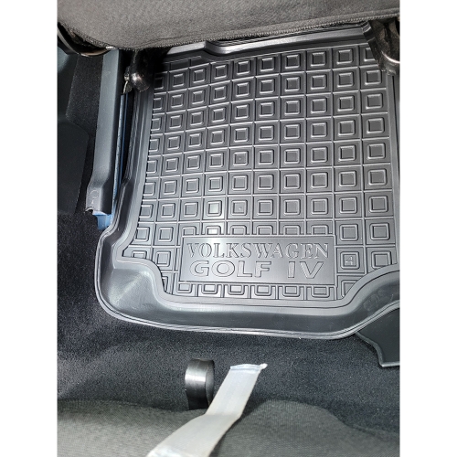Polyurethane carpets in the car interior VW Golf 4 - 8