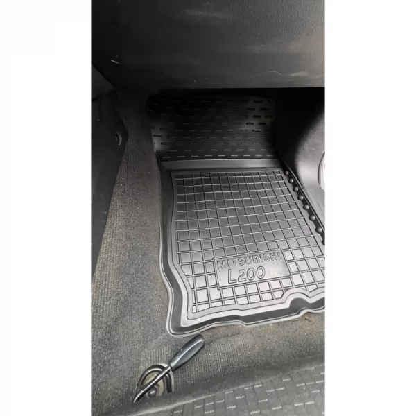 салону поліуретанові  MITSUBISHI (Міцубісі) L200 (комплектація 