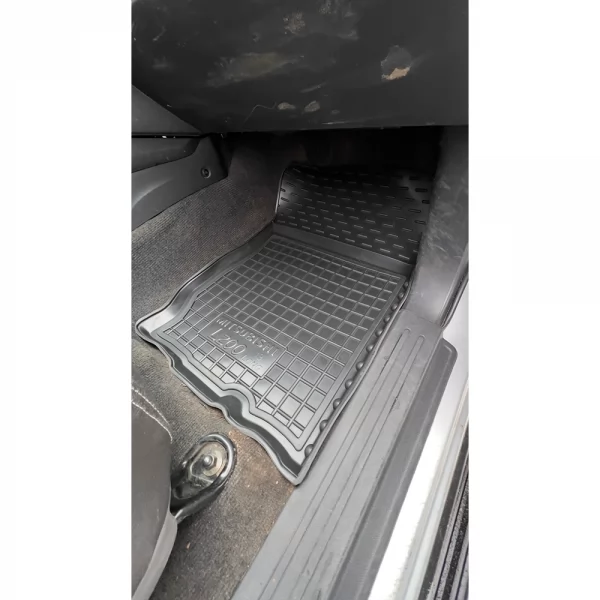 салону поліуретанові  MITSUBISHI (Міцубісі) L200 (комплектація 