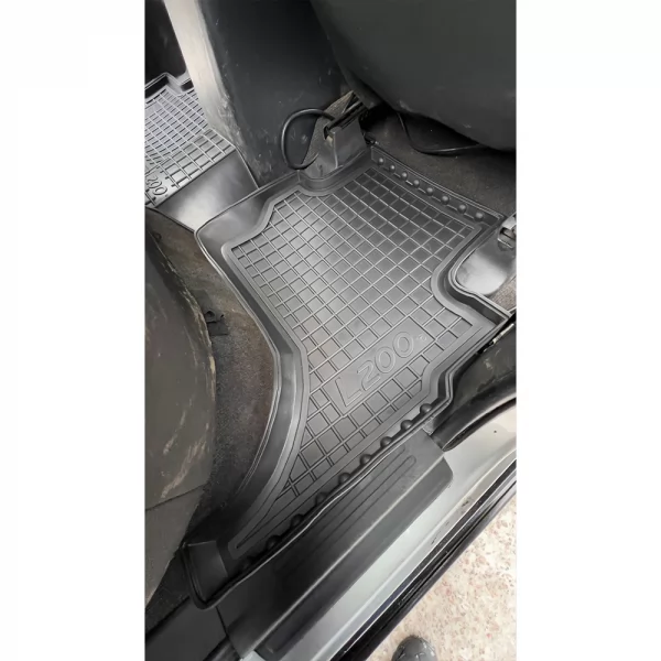 салону поліуретанові  MITSUBISHI (Міцубісі) L200 (комплектація 