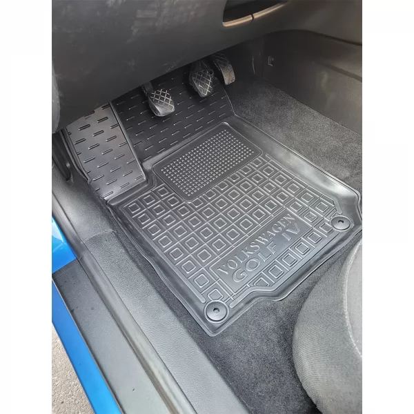 Килимки в салоні  поліуретанові VW (ФольксВаген) Golf 4
