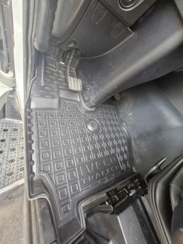 Килимки салону полiуритановi IVECO (Івеко) TRAKKER - 1
