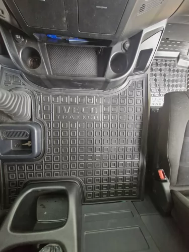 Килимки салону полiуритановi IVECO (Івеко) TRAKKER - 4