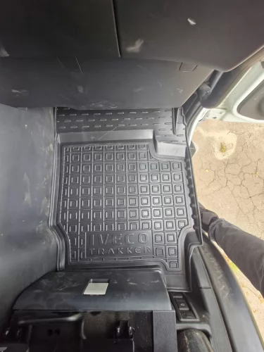 Килимки салону полiуритановi IVECO (Івеко) TRAKKER - 5