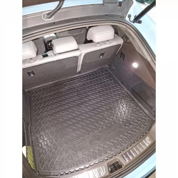 Polyurethane trunk mats (top shelf) DENZA N7