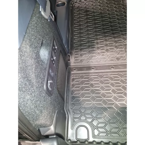 Килимки багажнику поліуретанові (6 місць) з двох частин LYNK & CO 900 Em-P - 1