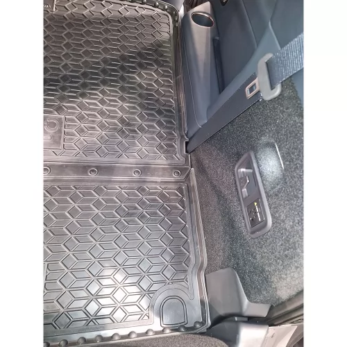 Килимки багажнику поліуретанові (6 місць) з двох частин LYNK & CO 900 Em-P - 2