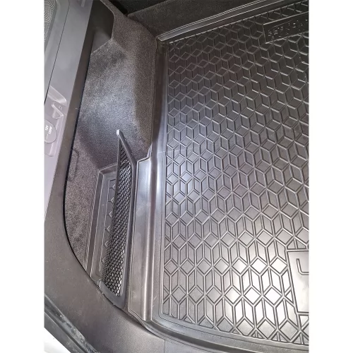 Polyurethane trunk mats (with subwoofer) upper shelf LUXEED R7 - 1