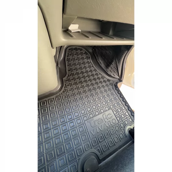 Polyurethane interior mats (passenger) RENAULT Trafic ll (2002>)